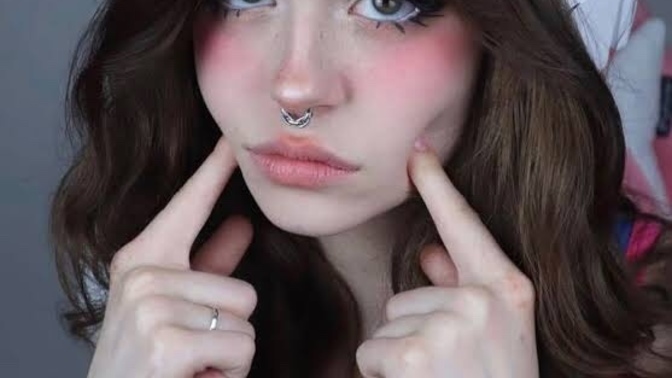 What makeup style do you like on a girl? OR yourself - for any girls here?