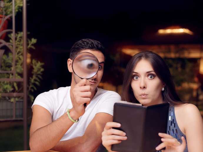 What are some reasons why men would want to split the bill on a First Date?