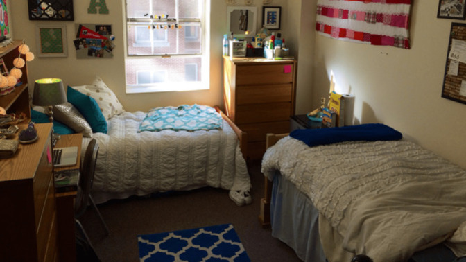 Girls, Sharing private space in a dormroom?