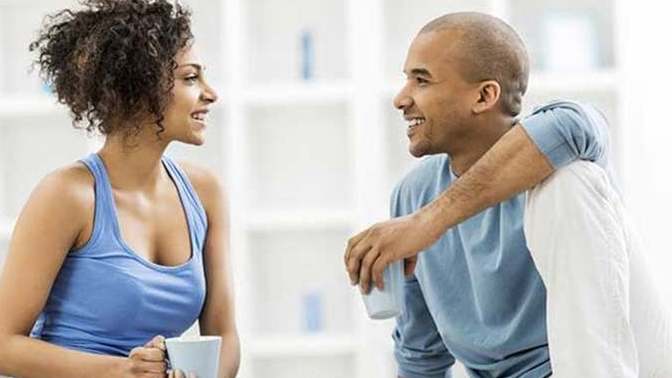 Girls, how do you keep chat interesting with a guy you just started talking to and how do you prolong it?