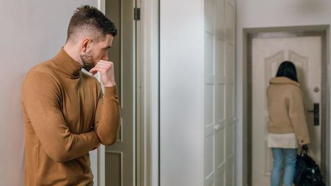 Guys, what would you think if your girlfriend who has stuck with you through difficult times suddenly stops communicating?