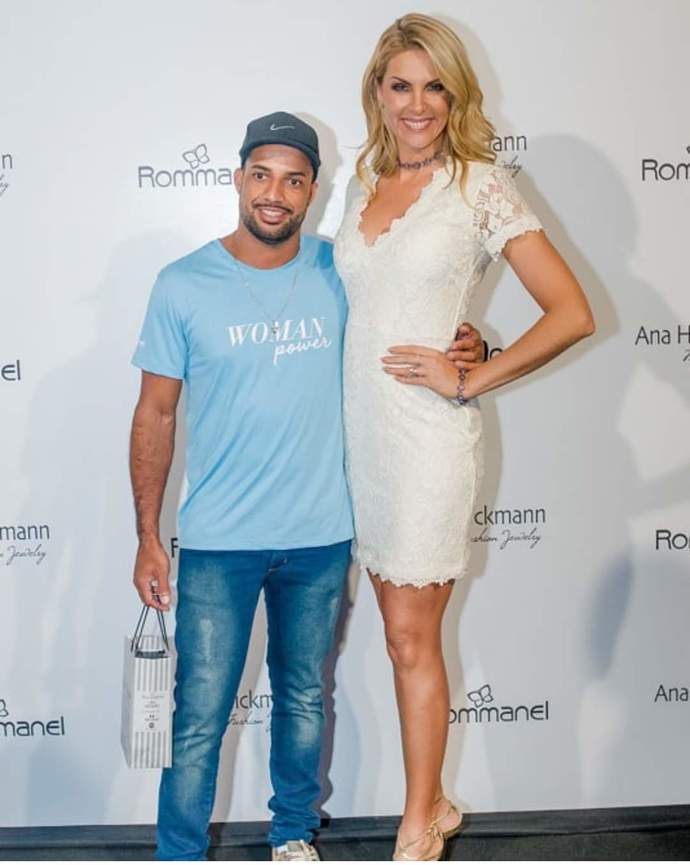 Being short as a guy sucks. Especially in the dating market. How should they see it?