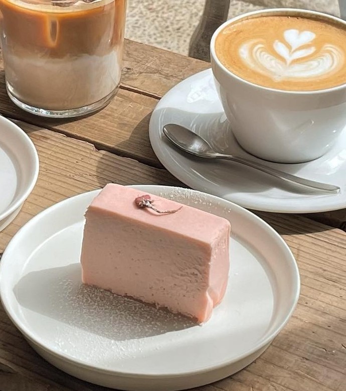 Who are you going to invite to enjoy this cake?