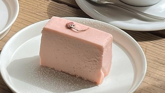 Who are you going to invite to enjoy this cake?