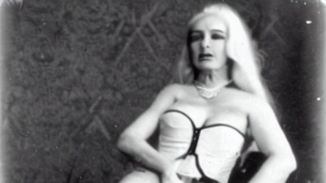 Was this lady considered beautiful when this picture was taken?