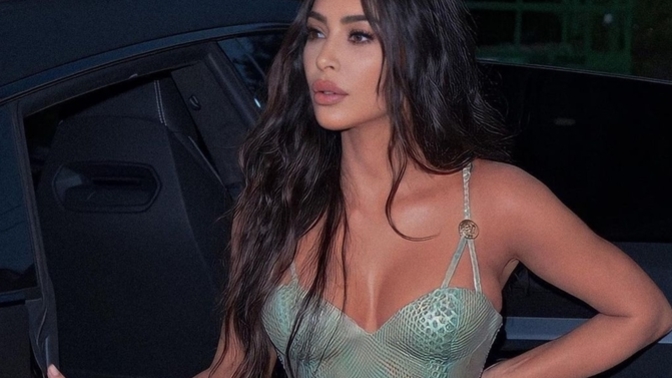 Isn't she perfect from head to toe? KIM KARDASHIAN IS EXAMPLE OF REAL BEAUTY?