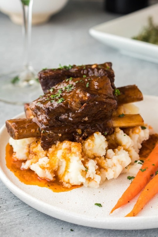 INSTANT POT BEEF SHORT RIBS with mashed potatoes