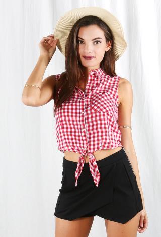 Girls, Wearing your vest by making it into rolled up front tied crop, is it a known style?