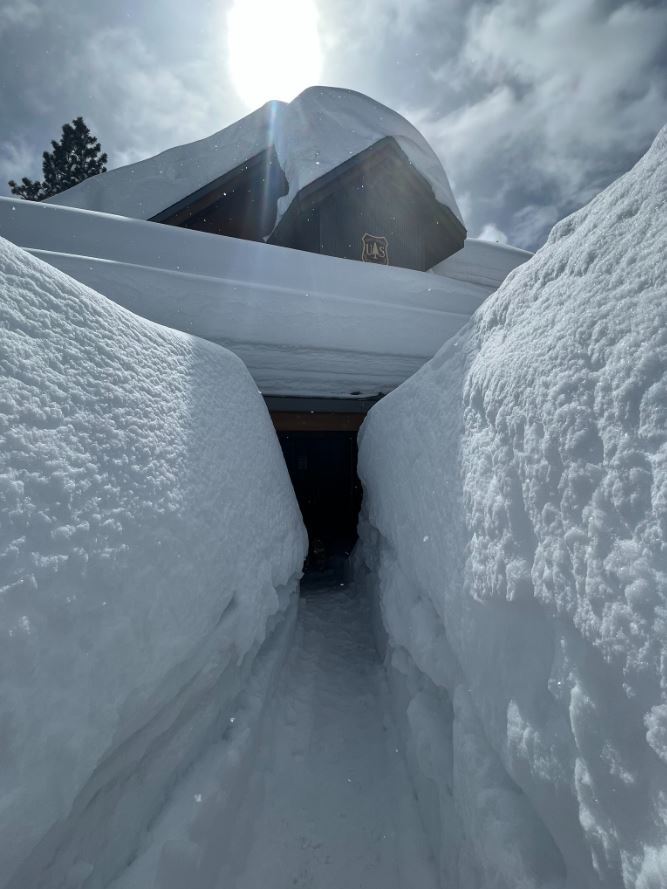 Is 4 inches a lot of snow?