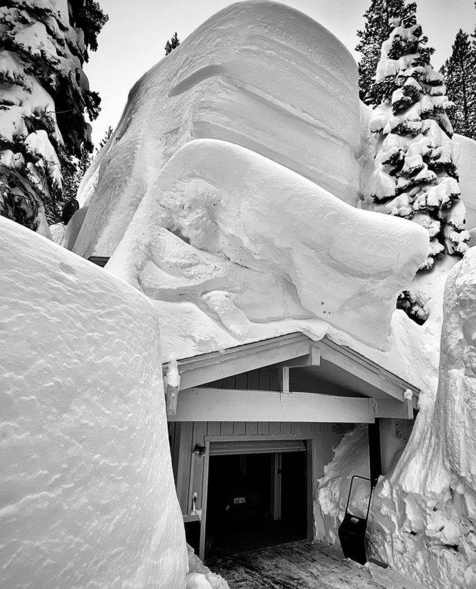 Is 4 inches a lot of snow?