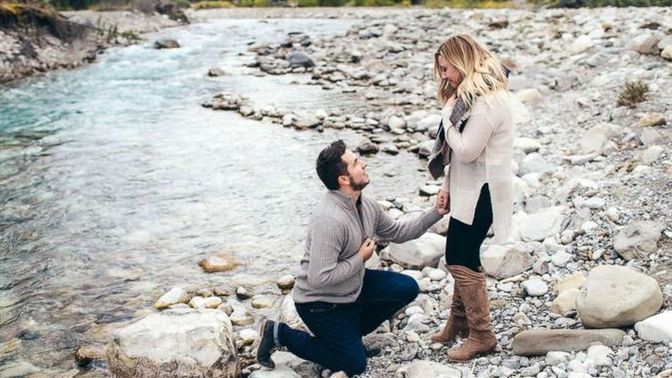 Is a man getting on one knee and proposing peak simp?