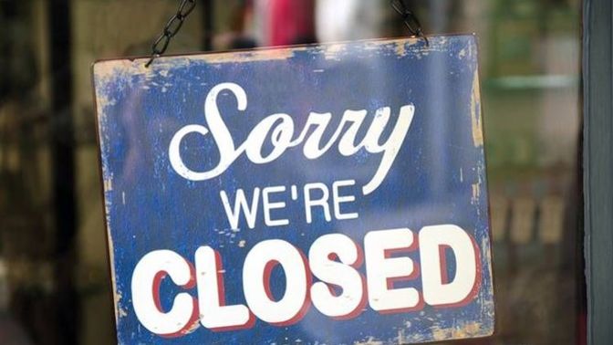 Why are restaurants failing in the economy?