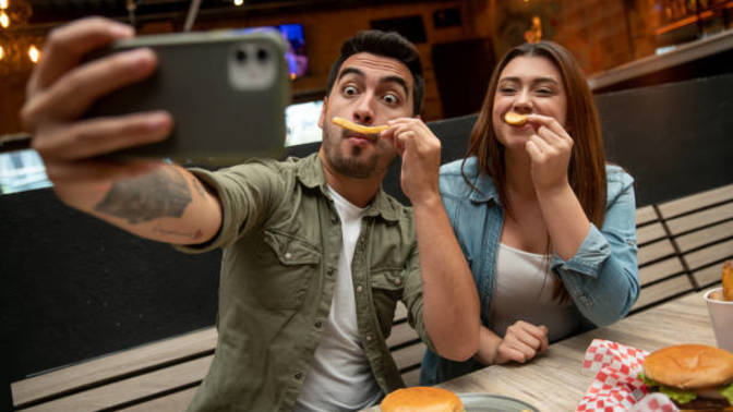 Would have a first date at a fast food place?