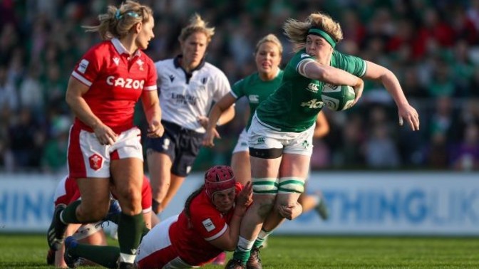 Should sportswomen scrap white shorts because of the period problem?