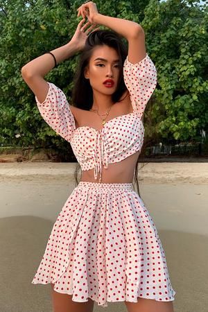 Which outfit for a cruise?