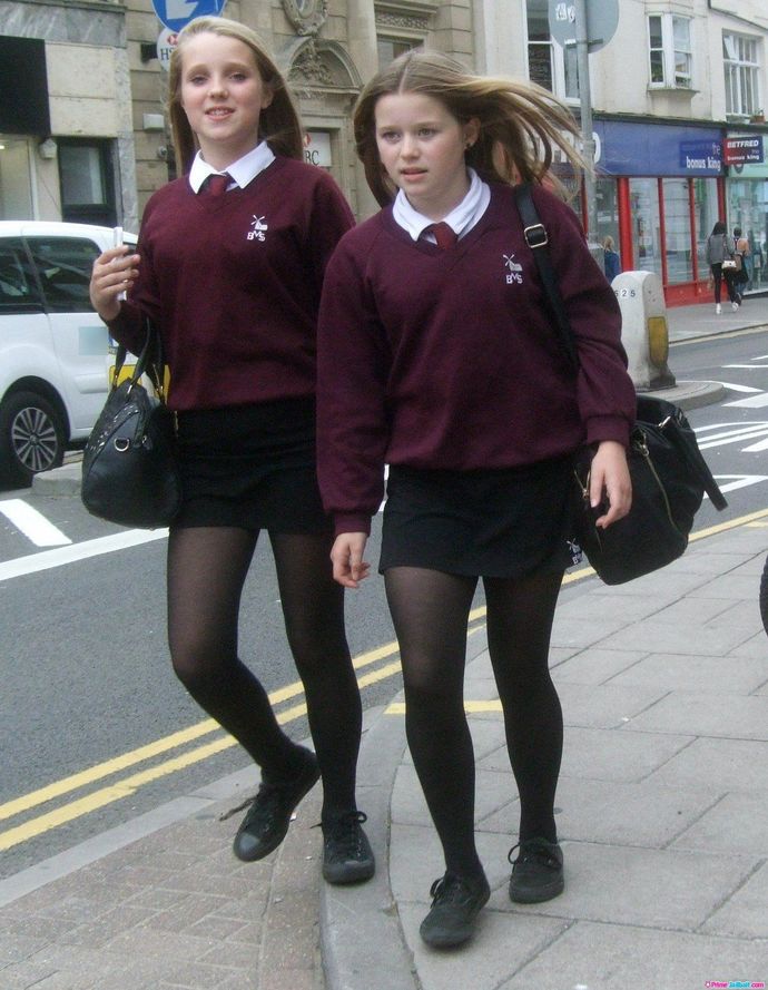 Should tights be allowed in schools?