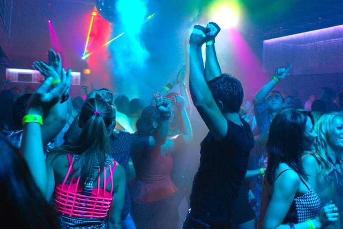 How old is legal for a person to go to a nightclub in your country or state?