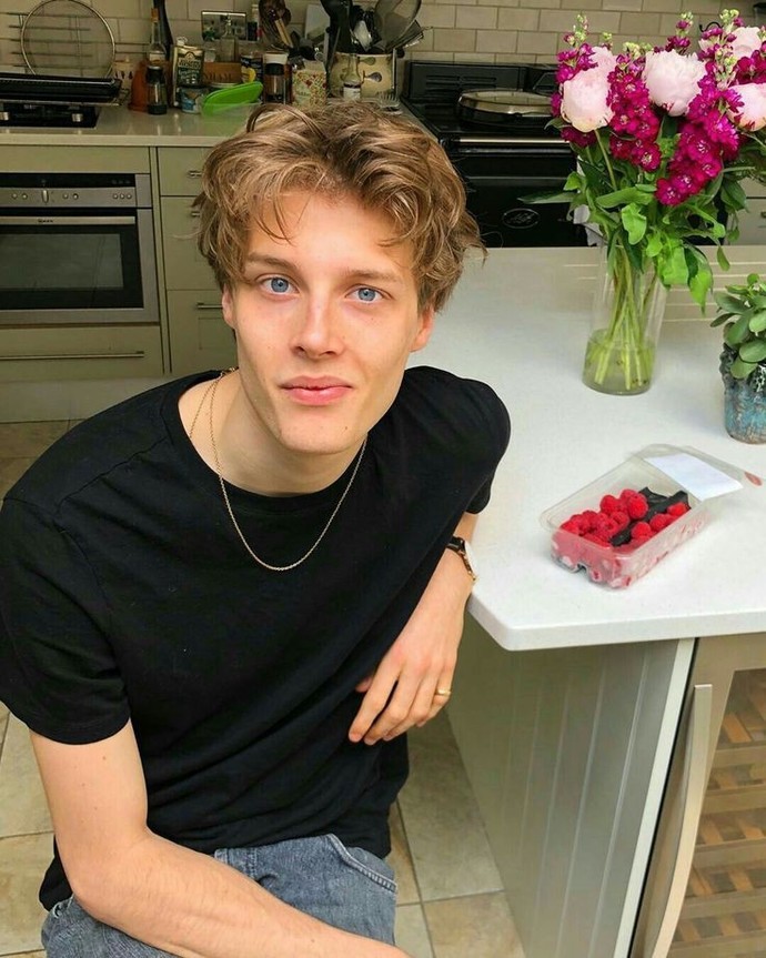 Do you like baby-faced and hairless boys?