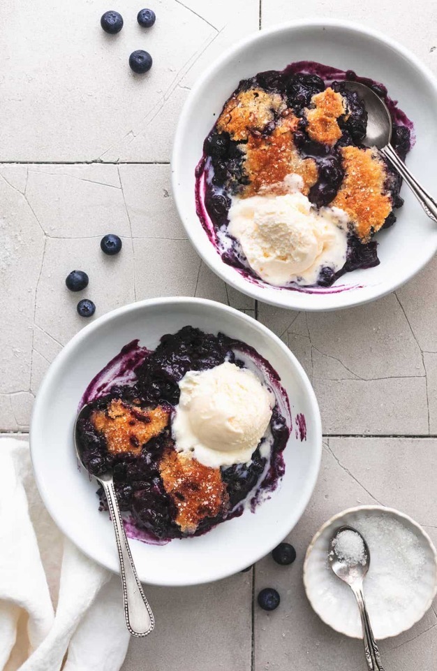 blueberry cobbler