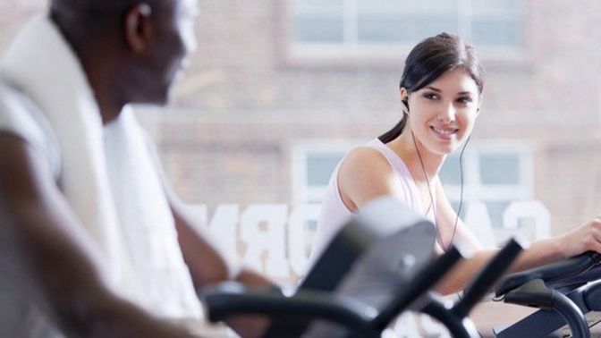 I really like this girl in my gym. How should I approach her without sounding goofy?