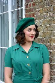 Modern girl in 1940s style fashion. Super classy!