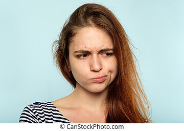 What does this facial expression mean when girls give them to you?
