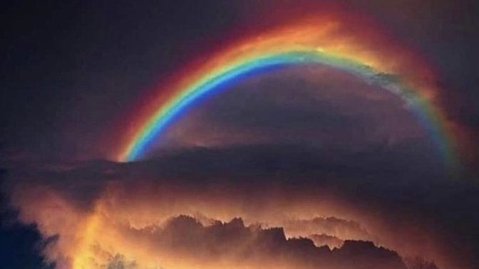 Did you know that rainbows are actually full circles🌈?