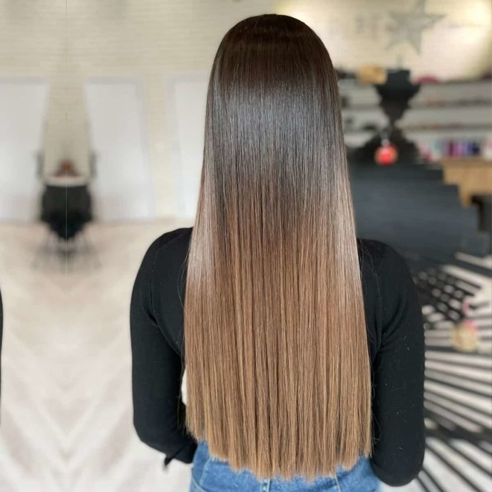 Guys do you all like straight hair or curly hair on a women 🥰?