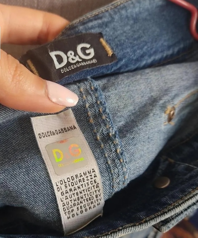 Is this Dolce & Gabbana skirt legit?