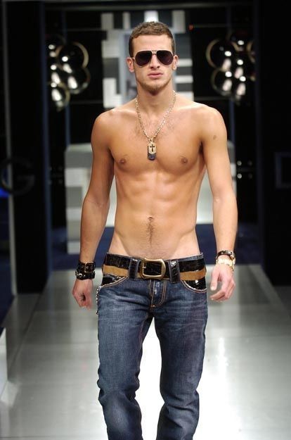 What do you think of the low-rise pants look on men that are toned and muscular?