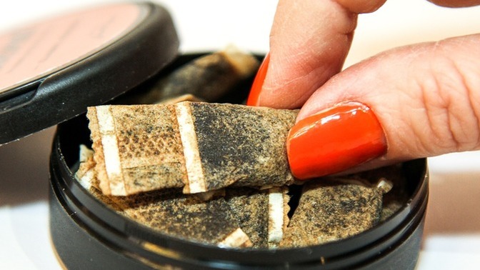 Would date a girl that chews tobacco?