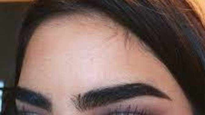 Thick or thin eyebrows? which one would you choice?