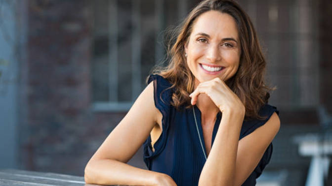 Why would an extroverted woman still be single in her 40s and never married?