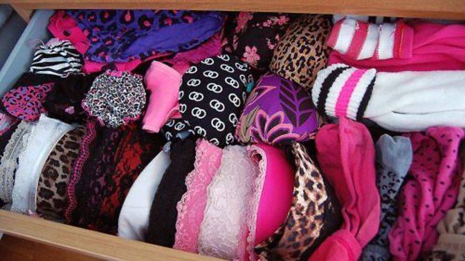 Girls, Sharing clothes?