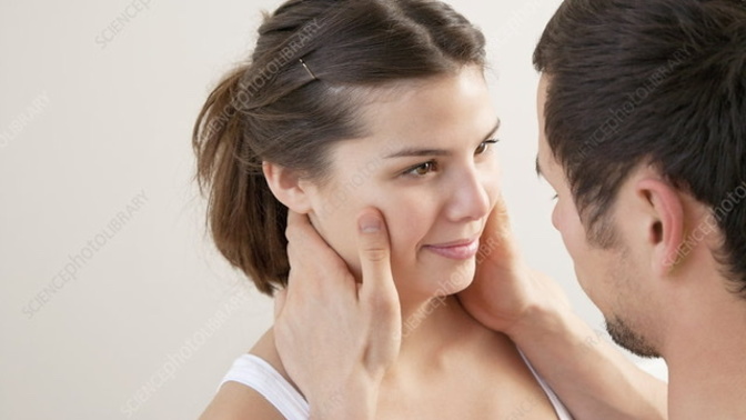 What does it mean when a man holds a woman’s face?