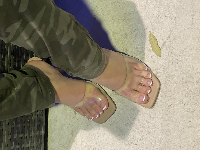Why do some Girls who think guys are weird because they admire (pretty) feet?