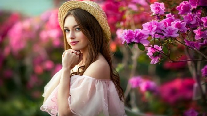 What Is the Difference Between Finding Someone Attractive & Being Attracted to Someone?