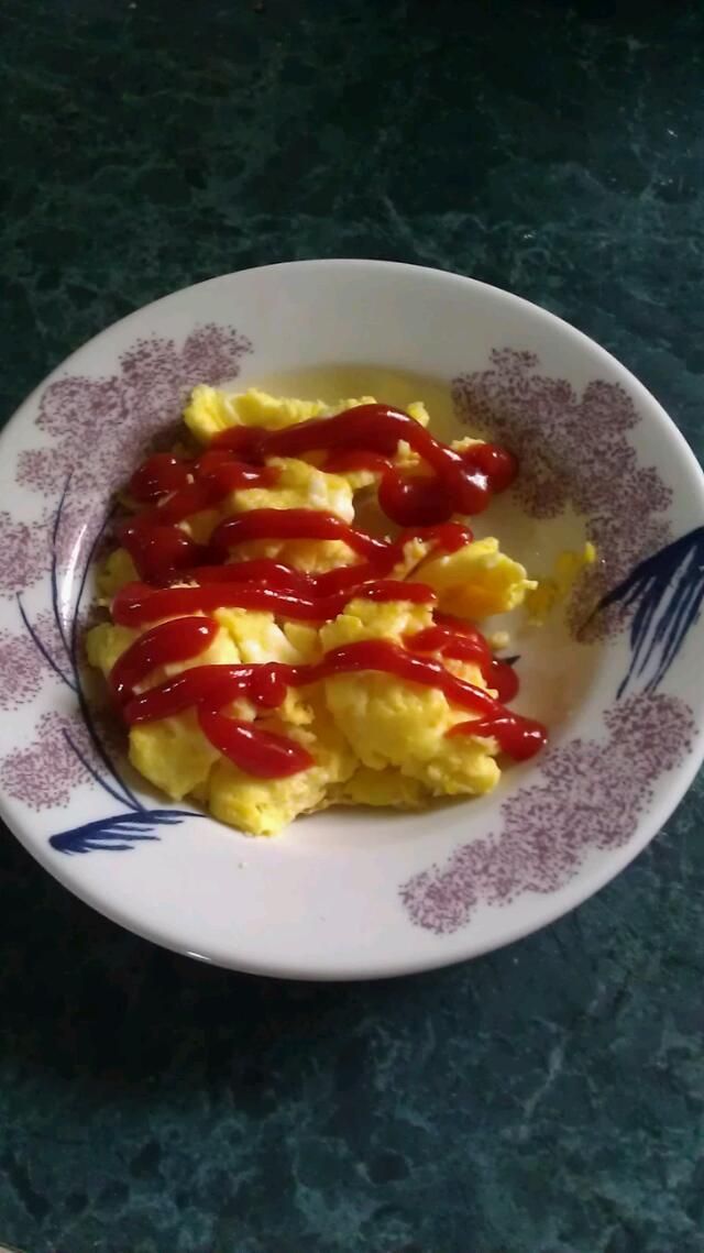 Does ketchup belong on scrambled eggs?