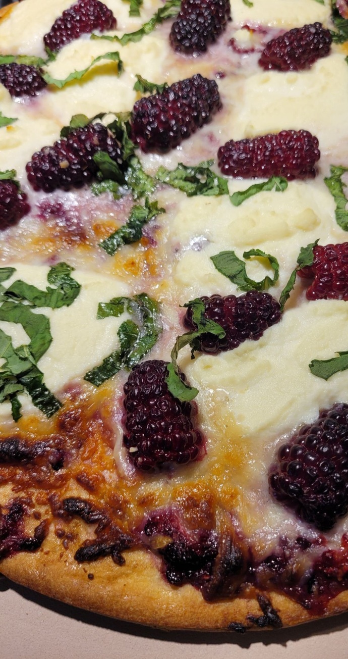 π€ Blackberry Basil Ricotta Pizza