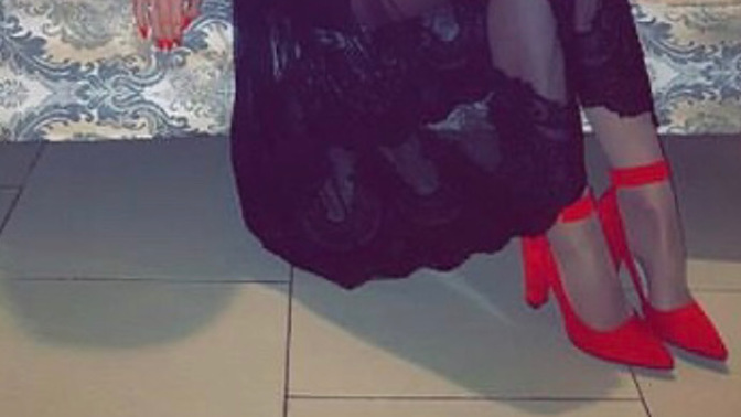 Do you think my shoes match my dress?