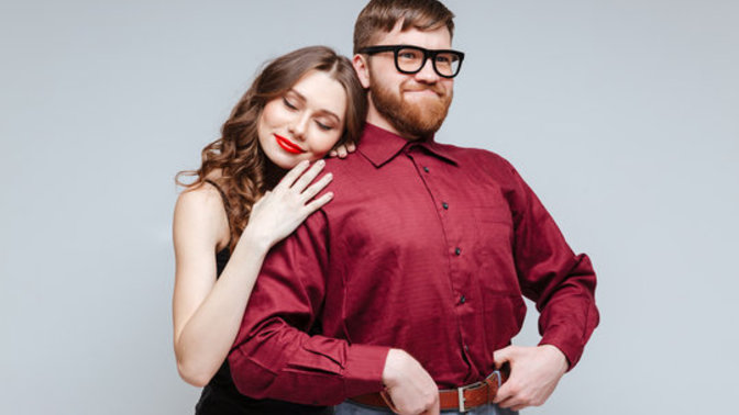 Do girls settle for looks more often than men?