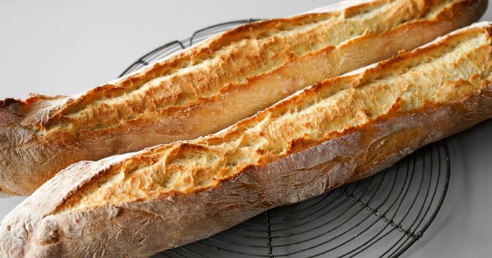 Do you eat bread with your meals in the US or the UK?
