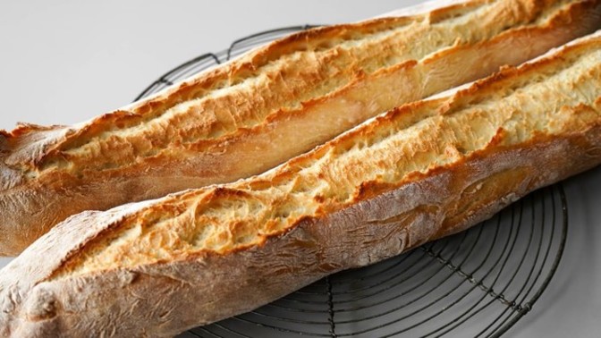 Do you eat bread with your meals in the US or the UK?