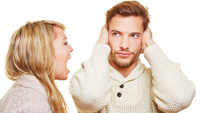 How often do toxic women in relationships blame their partners and break up?