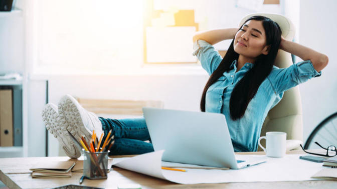 What are some advantages of financially becoming independent before marriage vs after marriage?