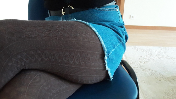 Girls, do you like wearing denim skirts? How do you combine them?