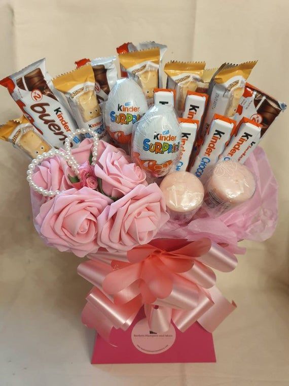 When should I greet my date with a cute gift? Would it be too early for the second date?