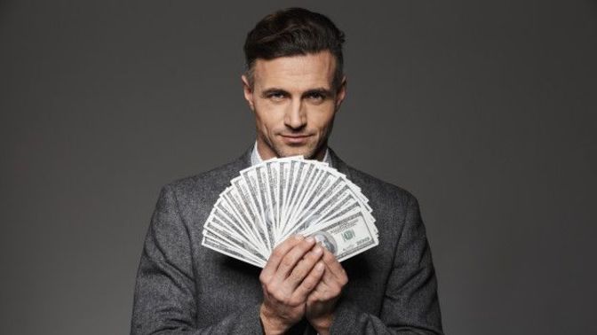 Does having a lot of money make a man more attractive?