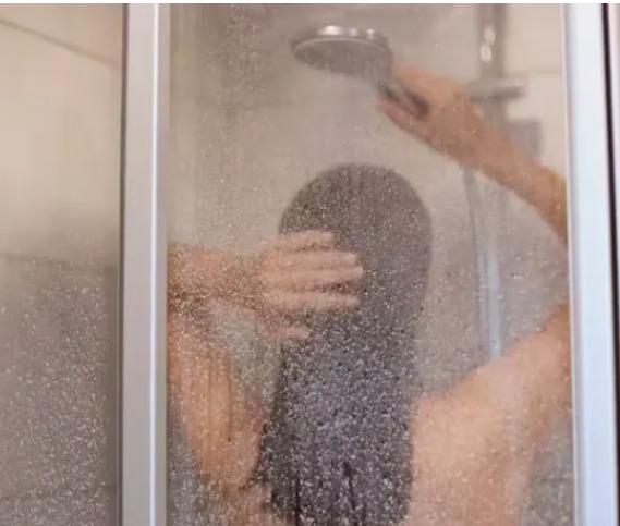 Do you pee before taking a bath 🚿🛀?
