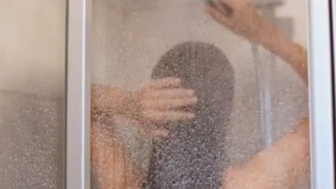Do you pee before taking a bath 🚿🛀?